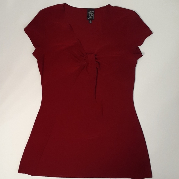 Suzie in the City v-neck shortsleve - Picture 3 of 5